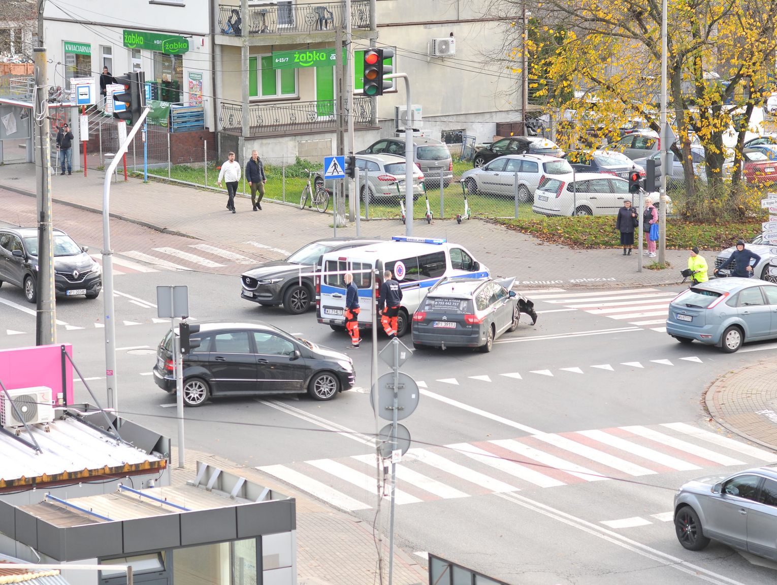 Piaseczno Zderzenie Pojazdu Sanitarnego Na Sygnale Z Samochodem Osobowym