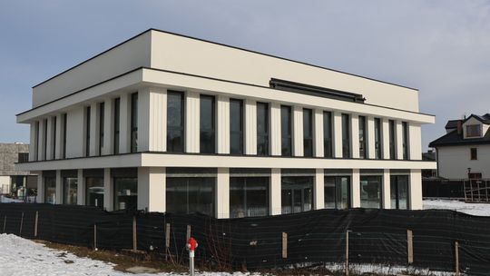 Gmina wynajmie lokal dla szkoły w Józefosławiu – ostateczna decyzja jutro