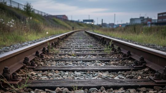 Józefosław apeluje o kolej. Burmistrz odpowiada na petycję mieszkańców