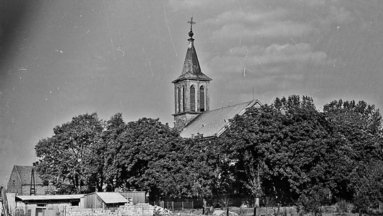 Kolonia Świniary i kościół w Starej Iwicznej, czyli przypadki z Orężnej