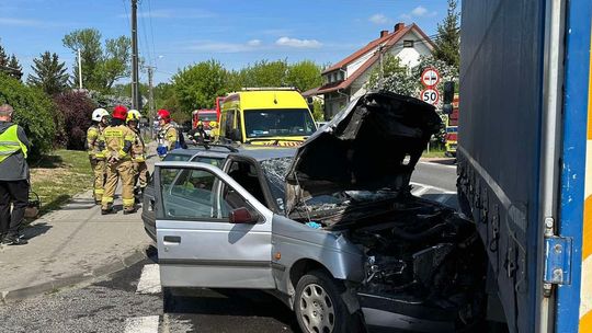Nie ustąpił pierwszeństwa, wjechał w osobówkę