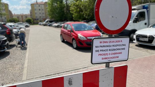 Parking przy Jana Pawła II zamykany. Odholują auta?