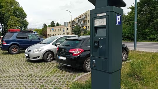 Parkomaty przy dworcu PKP i CEM już stoją