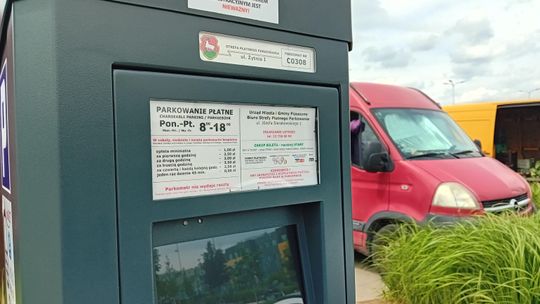 Płatny parking także przy szkole w Józefosławiu? Gmina chce rozszerzyć system