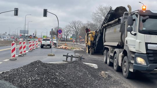 Postępy w przebudowie skrzyżowania Wojska Polskiego i Okulickiego. Skończą przed terminem?