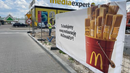 Nowy McDonald’s stanie przy stacji paliw Auchan. Czy to ma sens?