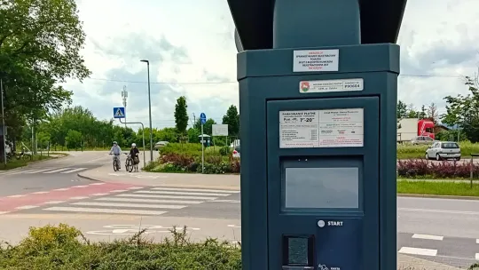 Radni zdecydowali. Płatny parking także przy szkole w Józefosławiu!