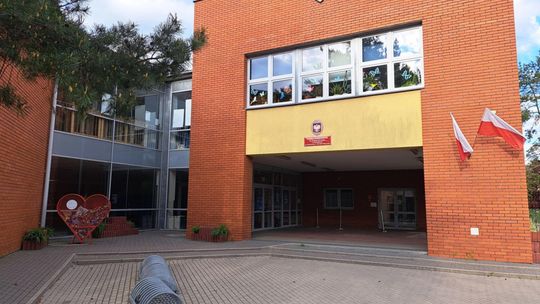 Szkoła w Józefosławiu szuka rozwiązania na przepełnienie – czy Centrum Kultury zamieni się w szkołę?