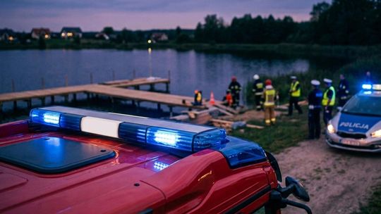 Tragiczny wypadek w Jeziorzanach. Mężczyzna utonął podczas prac przy pomoście