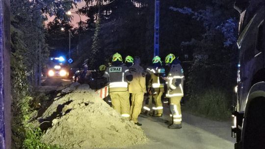 Ulatnianie gazu przy ul. Topolowej w Piasecznie. Na miejscu straż pożarna i pogotowie gazowe