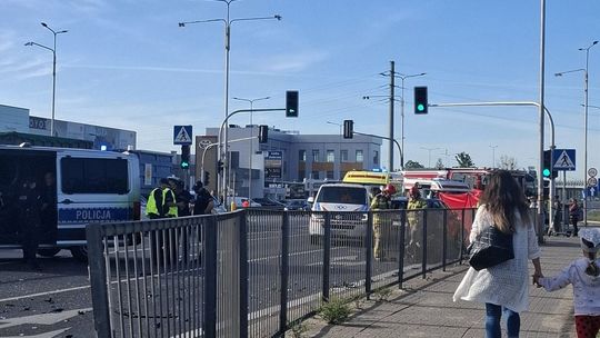 Wypadek na Puławskiej w Piasecznie. Jezdnia w kierunku Góry Kalwarii całkowicie zablokowana!