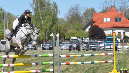 Zawody jeździeckie na Święto Flagi w Tarczynie