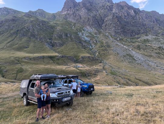 Albania z niemowlakiem w podróży – offroad, dzikie plaże i rodzinne przygody