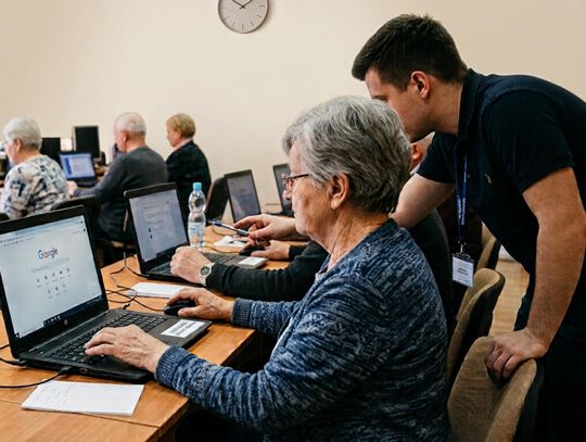 Bezpłatne szkolenia komputerowe dla seniorów w Tarczynie