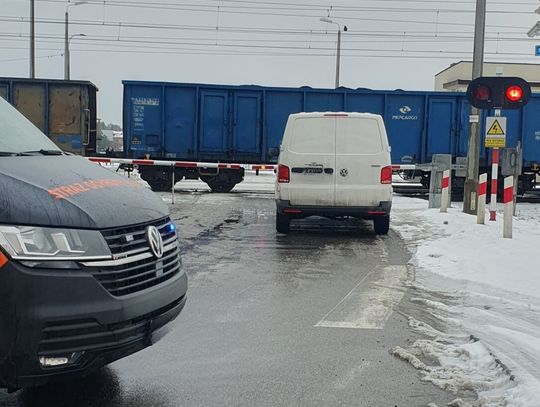 Blokada przejazdu kolejowego w Piasecznie. Wiadomo, co się stało (AKTUALIZACJA II)