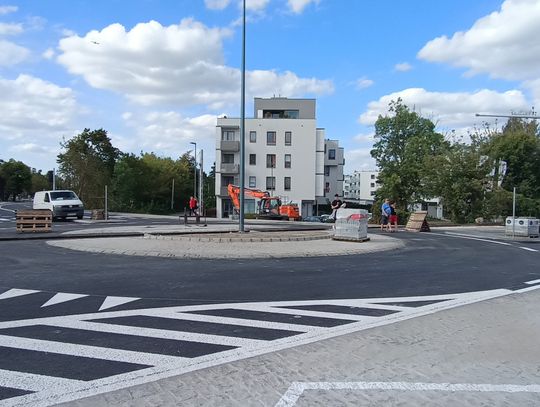 Budowa ronda dobiega końca (ZDJĘCIA). Jeszcze w tym miesiącu ruszyć ma realizacja kolejnego