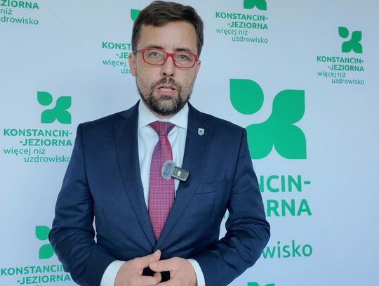 Burmistrz Wiśniewski pozywa swoją gminę. Spór o wynagrodzenie trafi do sądu
