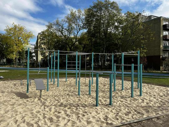 Ćwiczenia pod chmurką przy ul. Sikorskiego Ćwiczenia pod chmurką przy ul. Sikorskiego