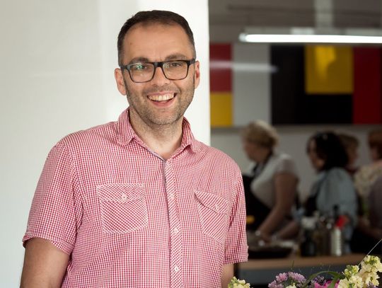 Dariusz Nowak zostaje dyrektorem SP nr 5 w Piasecznie. Będzie kierował szkołą do 2031 roku
