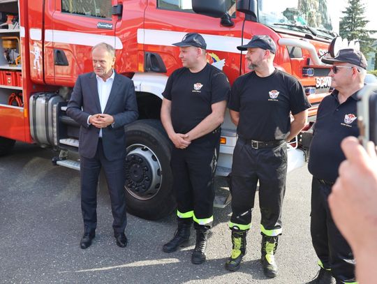 Donald Tusk odwiedził druhów z OSP Nowa Wola w Dniu Strażaka