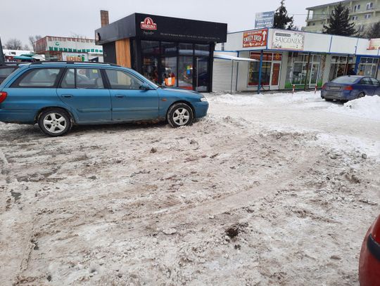 Drogi czarne, gorzej z chodnikami i parkingami