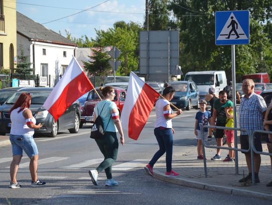 Dyskusje na temat flag na 1 sierpnia