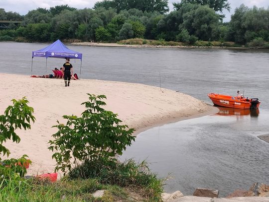 Dzikie plaże nad Wisłą pod czujnym okiem służb. Przynajmniej w weekendy