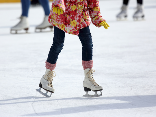 Gminne Mikołajki i otwarcie lodowiska w Lesznowoli
