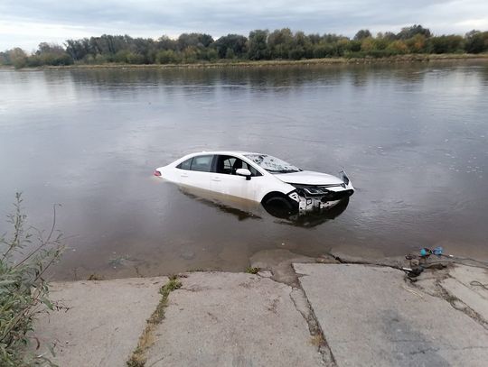 Brzumin. Toyota wpadła do Wisły