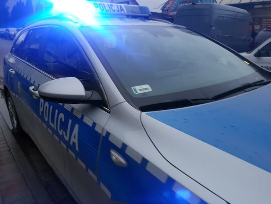 Groźny wypadek na ul. Głównej w Żabieńcu. Auto spadło z nasypu