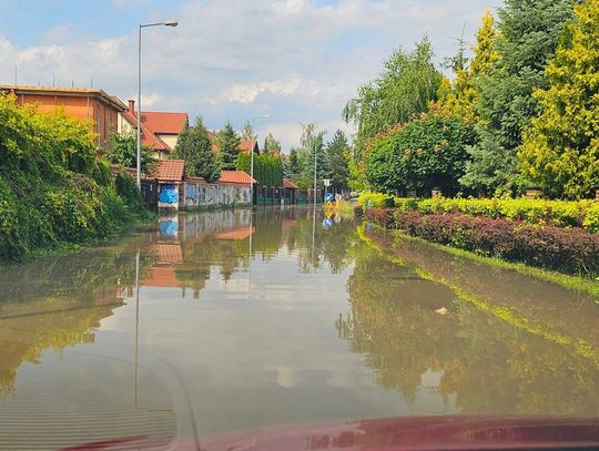 Intensywne deszcze zalewają miasto! Winna betonoza