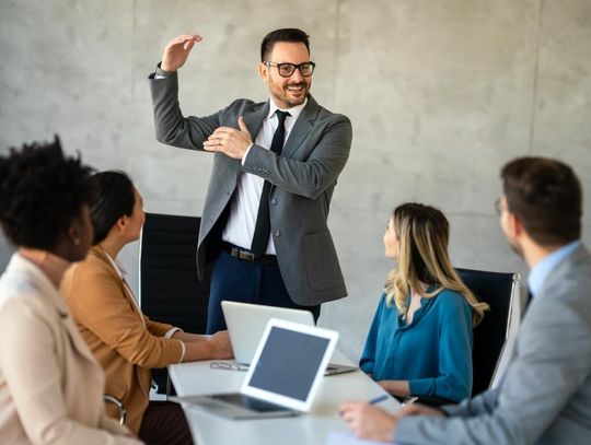 Jak zyskać mentalność lidera? Odkryj potęgę studiów MBA i przejmij ster w biznesie