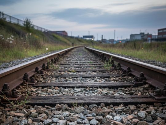 Józefosław apeluje o kolej. Burmistrz odpowiada na petycję mieszkańców