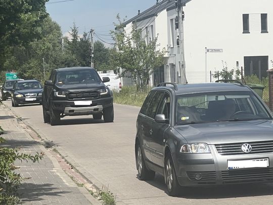 Już kilka lat czekają na wymianę nawierzchni i spowalniacze. Żądają natychmiastowych zmian