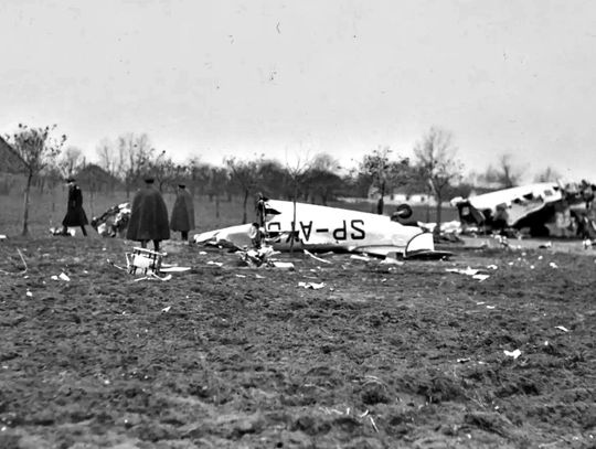 Katastrofa samolotu pasażerskiego pod Piasecznem w 1937 r.