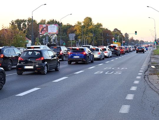 Kierowcy wściekli na buspas. W autobusach niewielka poprawa