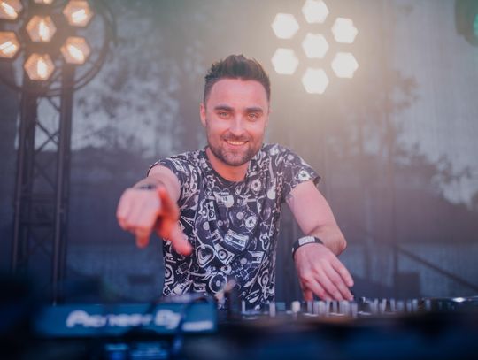 Martin Rosa od dwóch dekad łączy pasję do muzyki z pracą DJ-a. 20 czerwca będzie świętował swój jubileusz, podczas 14. edycji Housepital Festivalu, czyli swojego „muzycznego dziecka”.