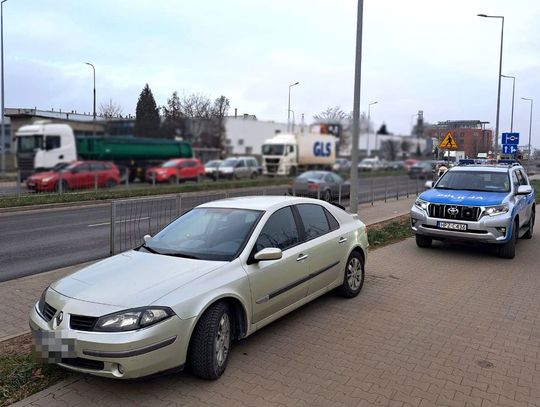 Miał prawie 3 promile, próbował przekupić policjantów