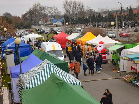 Mikołajkowe spotkanie przed Urzędem Gminy Prażmów Mikołajkowe spotkanie przed Urzędem Gminy Prażmów
