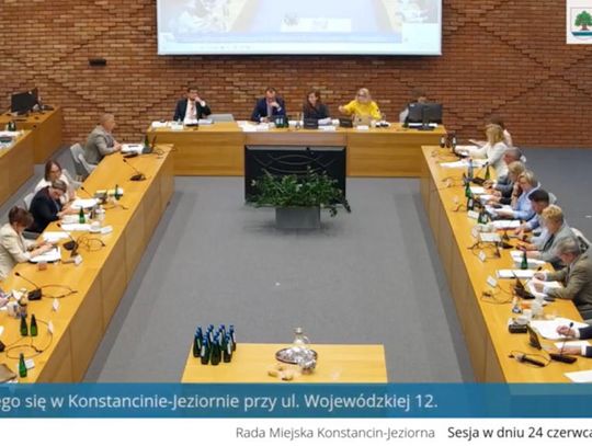 Miliony na kontach, a inwestycje stoją w miejscu – jaki jest stan finansów gminy Konstancin-Jeziorna?