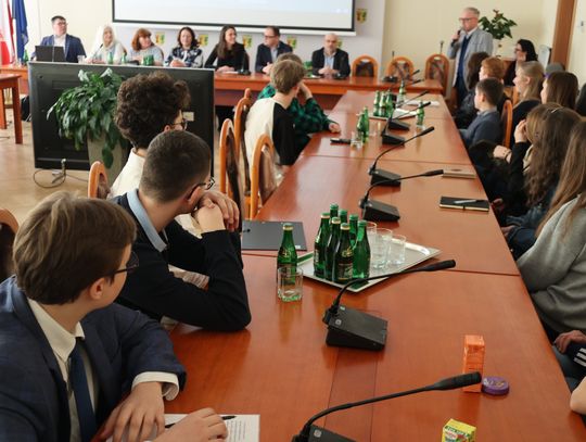 Młodzież wchodzi do gry. Powstaje MRG w Lesznowoli