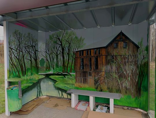 Młyn i wiatrak na przystankach