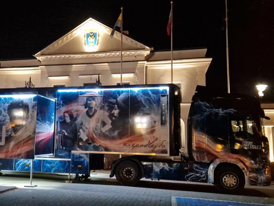 Mobilne „Iskry Niepodległej” już przed ratuszem w Górze Kalwarii Mobilne „Iskry Niepodległej” już przed ratuszem w Górze Kalwarii