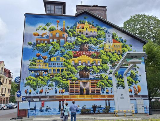 Mural Tytusa Brzozowskiego w Konstancinie-Jeziornie