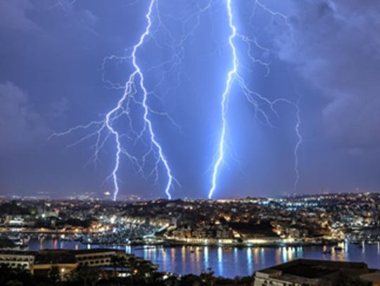 Nadchodzi burzowa noc! Mazowsze w strefie zagrożenia