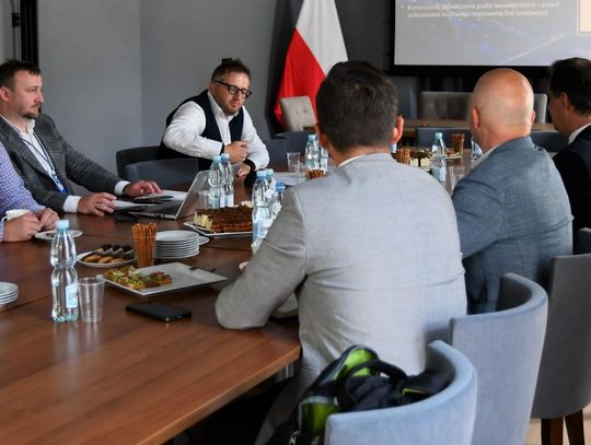 Nowa linia kolejowa? Gminy rozmawiają, emocje nie opadają