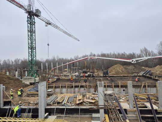 Nowa szkoła w Julianowie powstaje zgodnie z planem Nowa szkoła w Julianowie powstaje zgodnie z planem