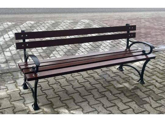 Nowe ławeczki na ul. Warszawskiej w Tarczynie