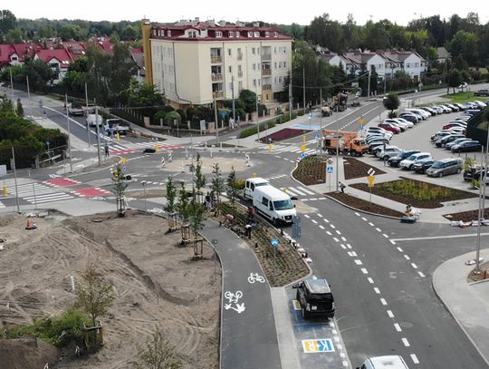 Nowe rondo na Cyraneczki prawie gotowe. Autobusy wracają na Kameralną