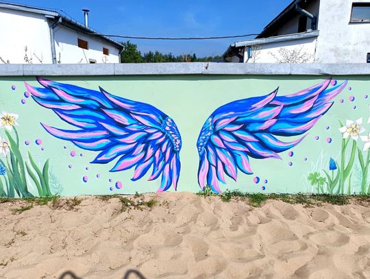 Nowy skrzydlaty mural